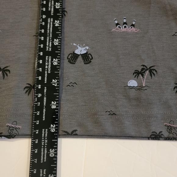 Travis Mathew Polo Shirt Men's Large Gray Beach Beer Parrot All over Print Golf - Picture 5 of 7